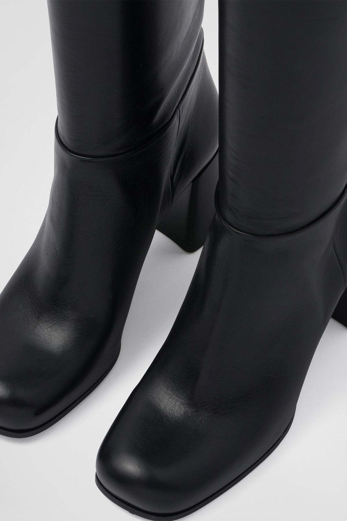 Prada Küt Burun Topuklu Deri Çizme-Libas Trendy Fashion Store