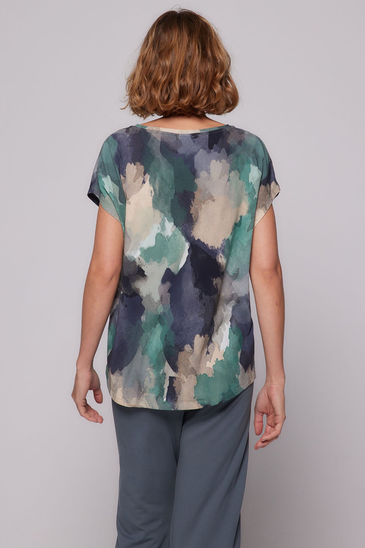 Majestic V Yaka Desenli Streç T-shirt-Libas Trendy Fashion Store