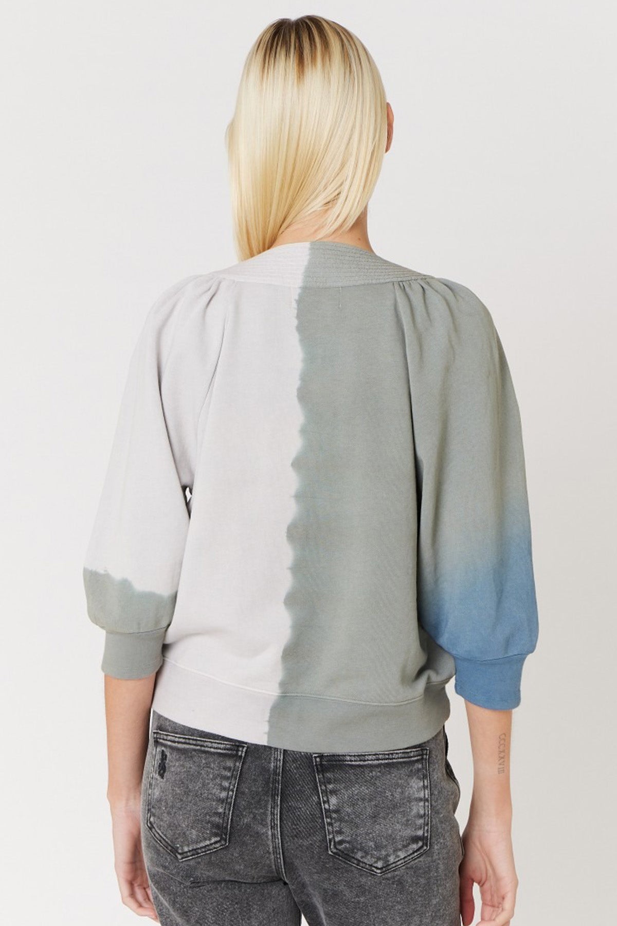 Berenice Dean V Yaka Sweatshirt