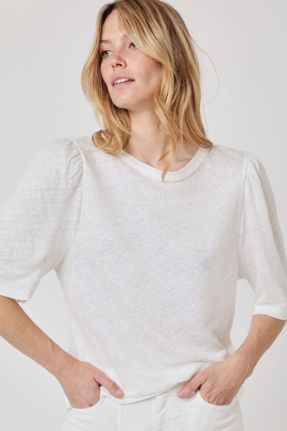 Berenice Eileen Sırt Dekolteli Keten T-shirt