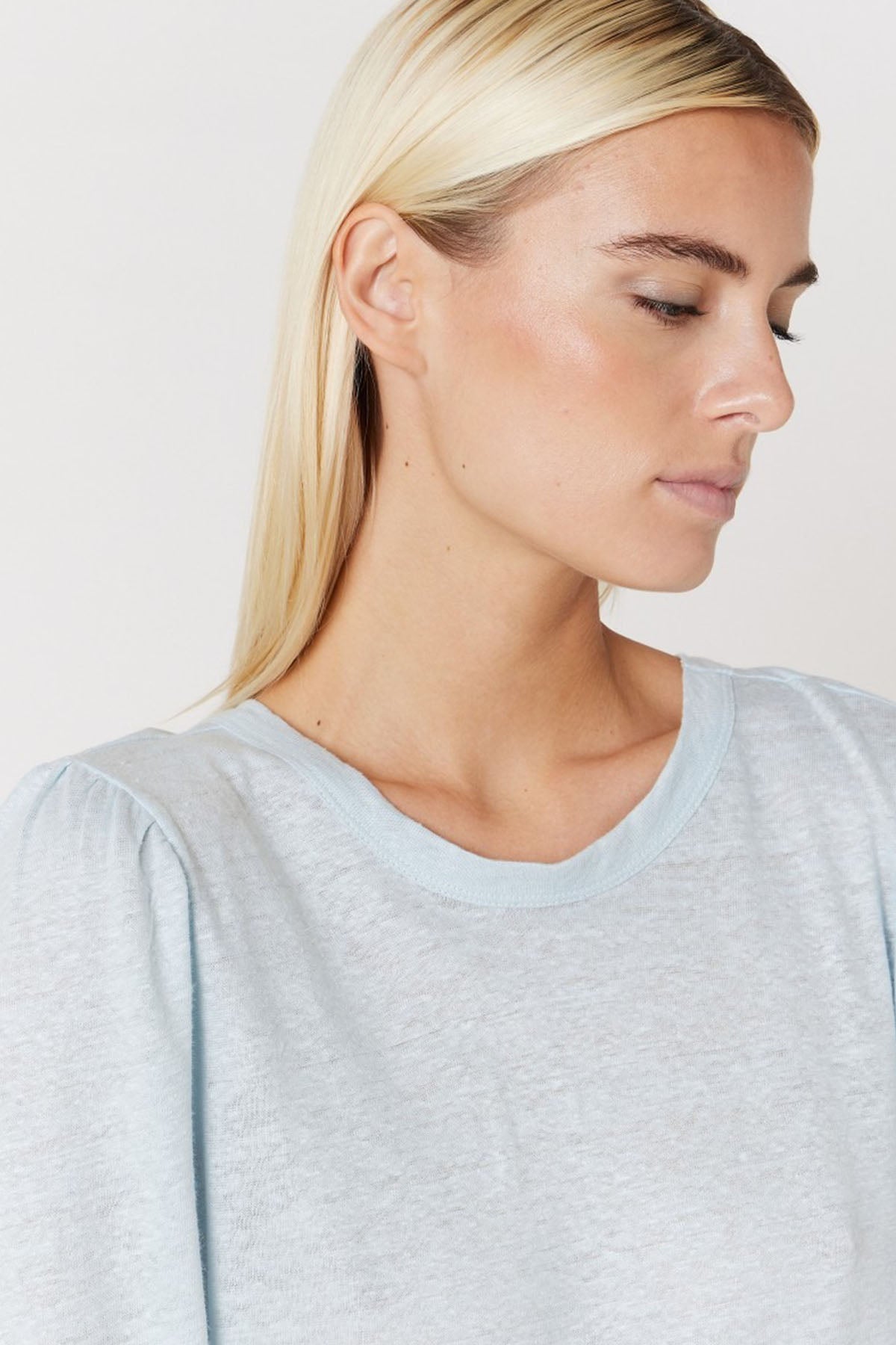 Berenice Eileen Sırt Dekolteli Keten T-shirt-Libas Trendy Fashion Store