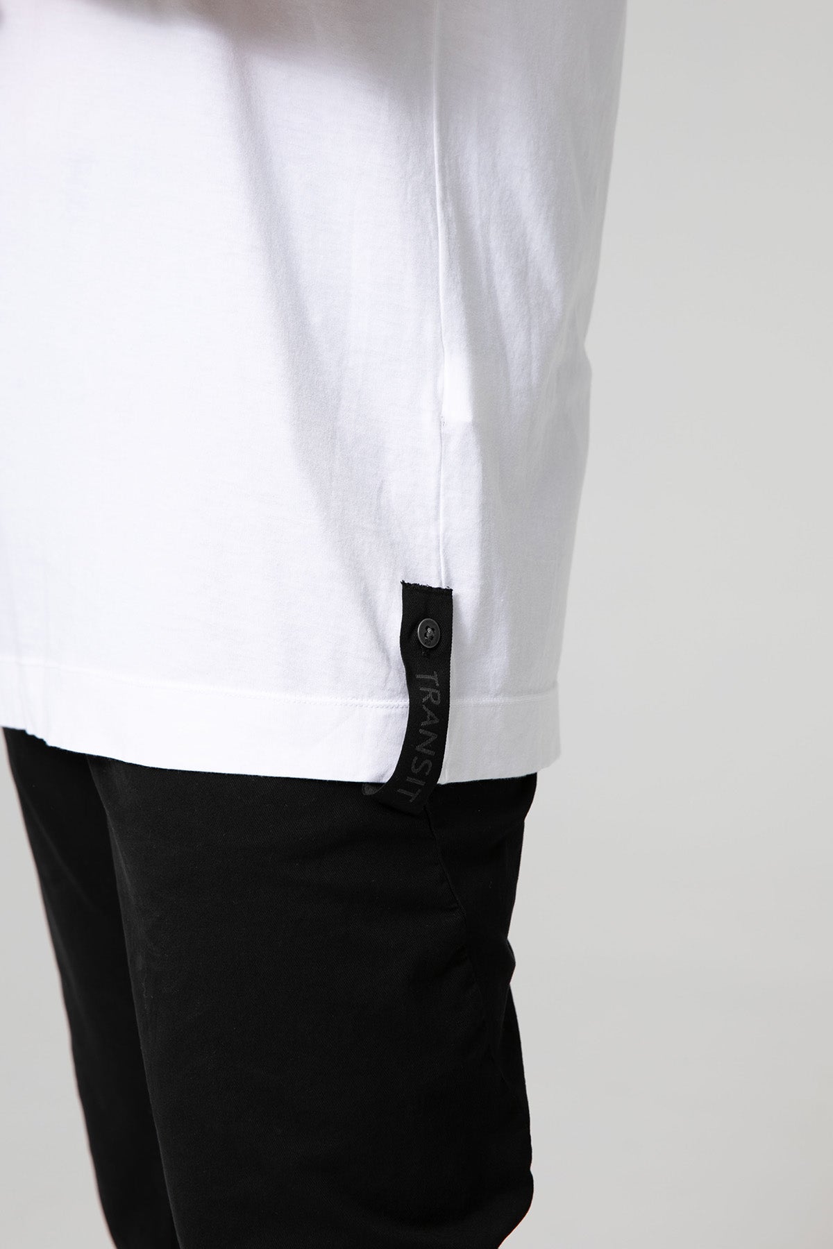 Transit Logolu Şerit Detaylı Yuvarlak Yaka T-shirt-Libas Trendy Fashion Store