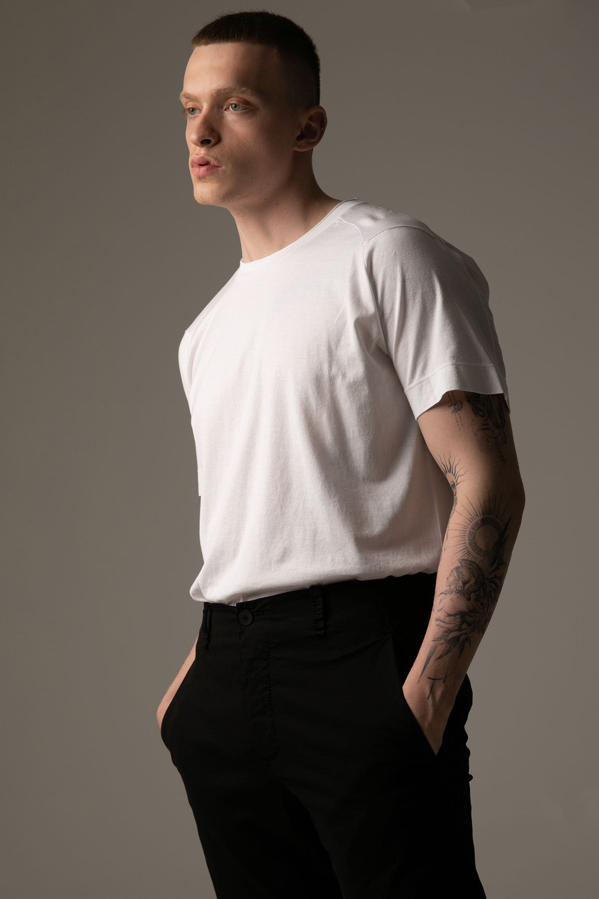 Transit Logolu Şerit Detaylı Yuvarlak Yaka T-shirt-Libas Trendy Fashion Store