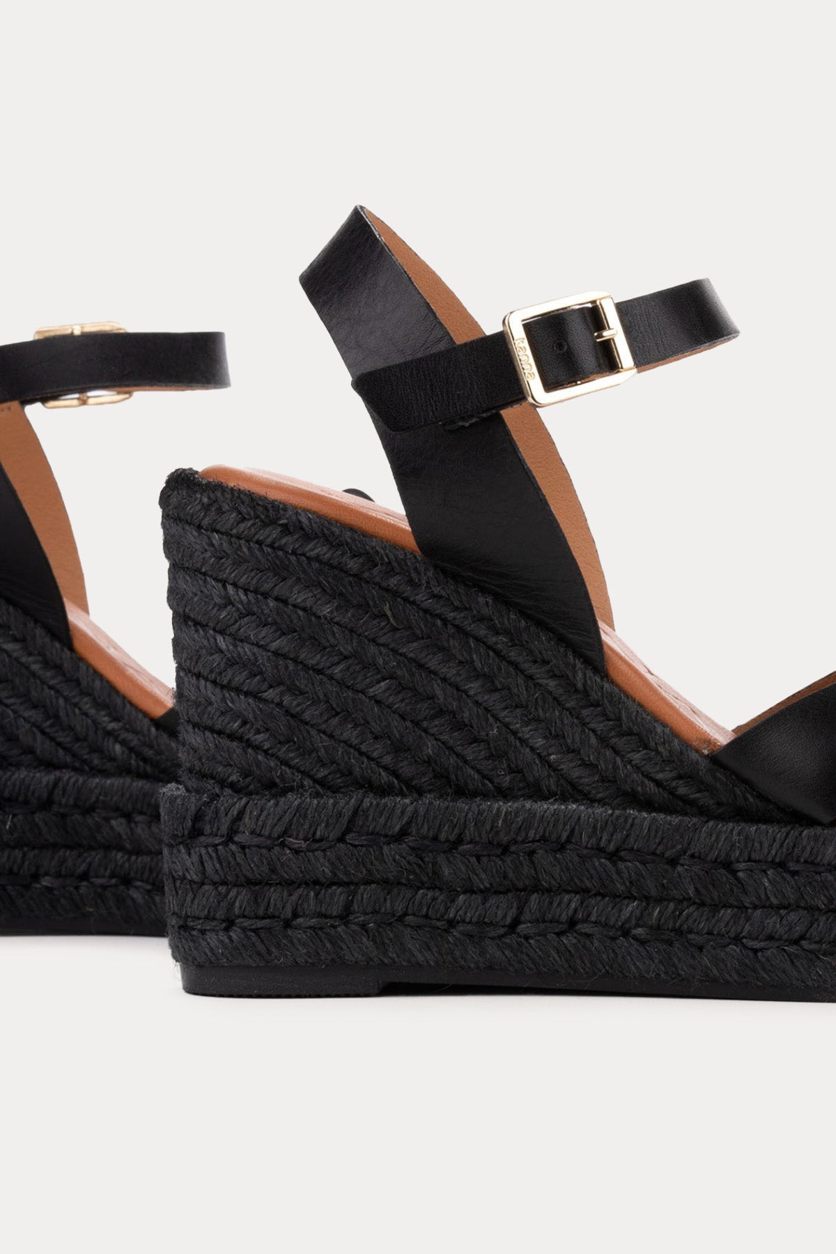 Kanna Lujan Hasır Örgü Detaylı Küt Burun Deri Sandalet