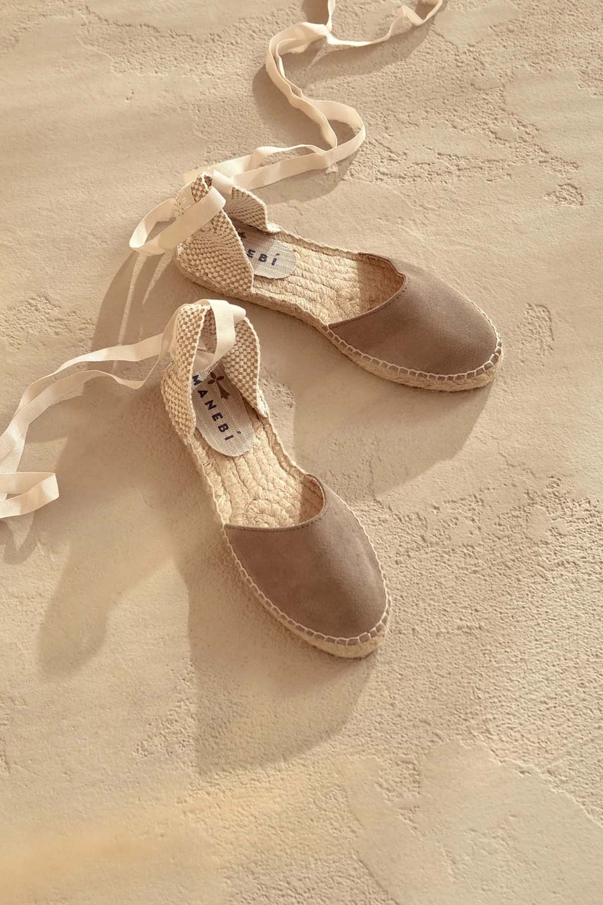 Manebi Bilekten Bağlamalı Süet Sandalet