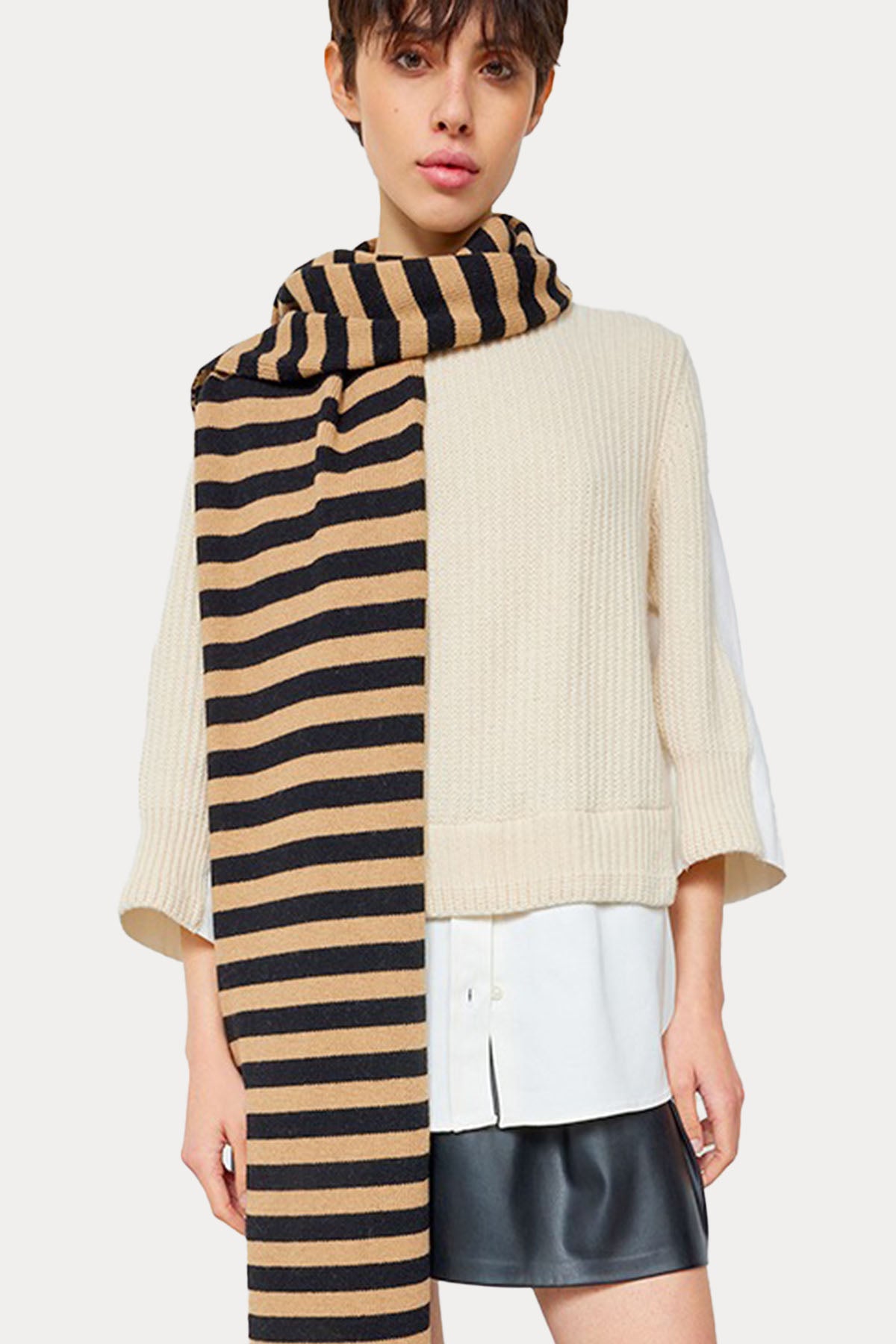 Semicouture Yuvarlak Yaka Yün Örgü Triko-Libas Trendy Fashion Store