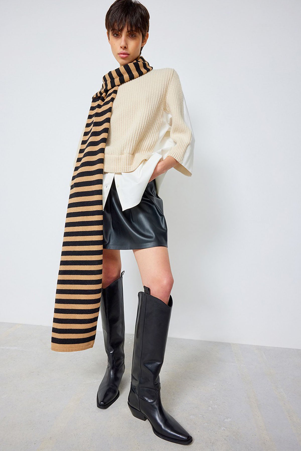 Semicouture Yuvarlak Yaka Yün Örgü Triko-Libas Trendy Fashion Store