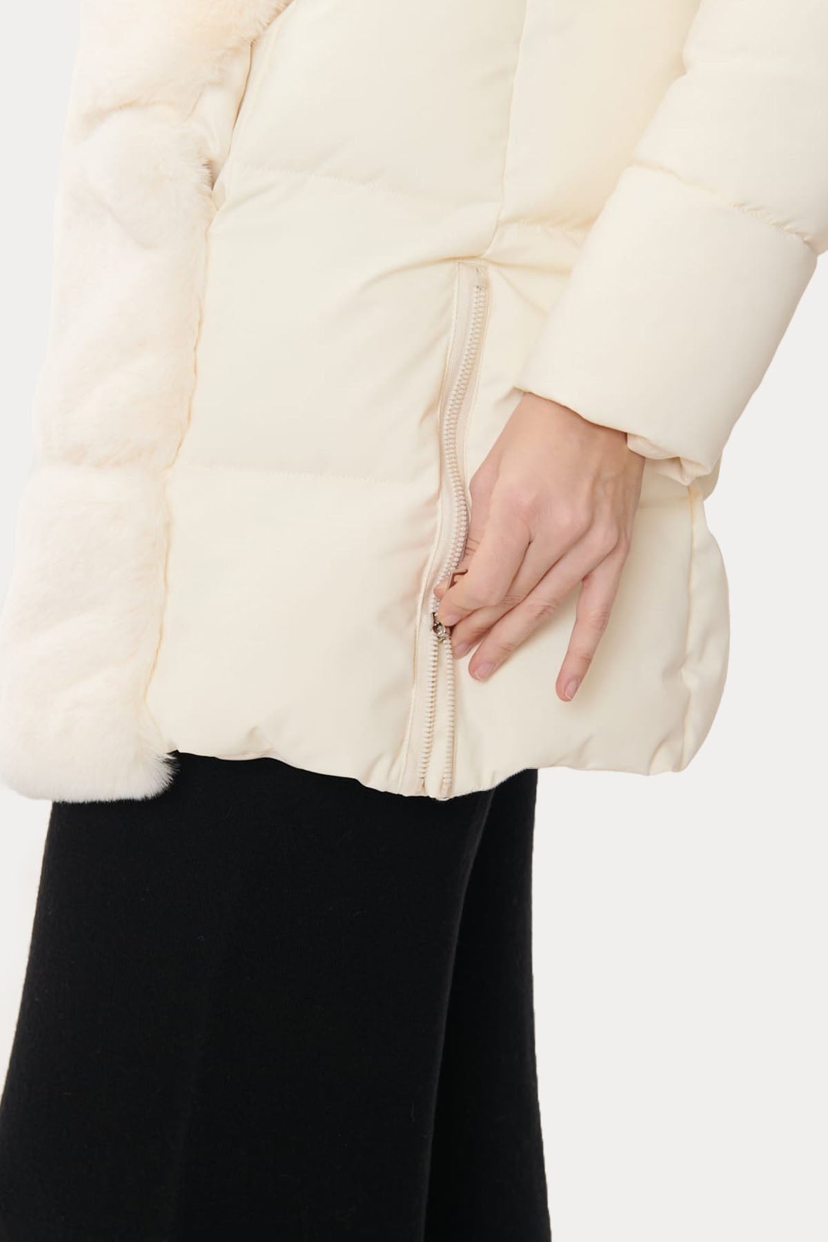 Rene Derhy Flore Kapüşonlu Peluş Detaylı Puffer Mont-Libas Trendy Fashion Store