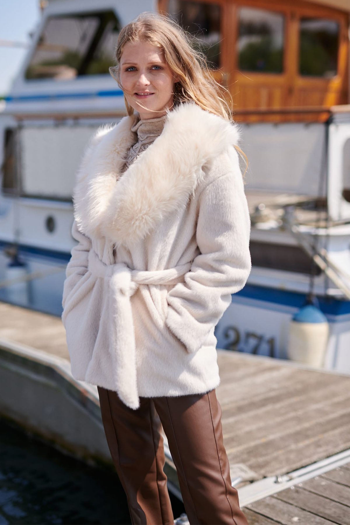 Rene Derhy Capucine Kürklü Yaka Peluş Kaban-Libas Trendy Fashion Store