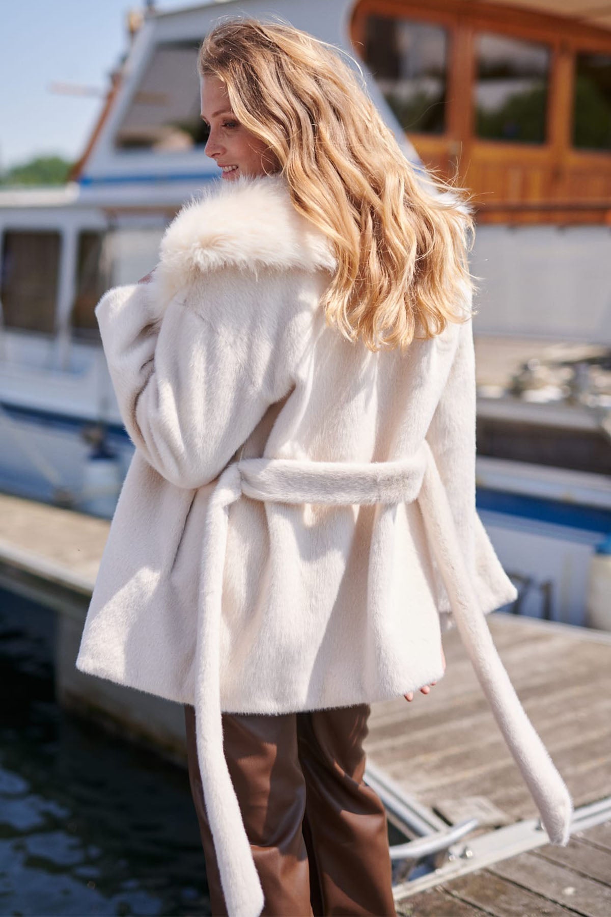 Rene Derhy Capucine Kürklü Yaka Peluş Kaban-Libas Trendy Fashion Store