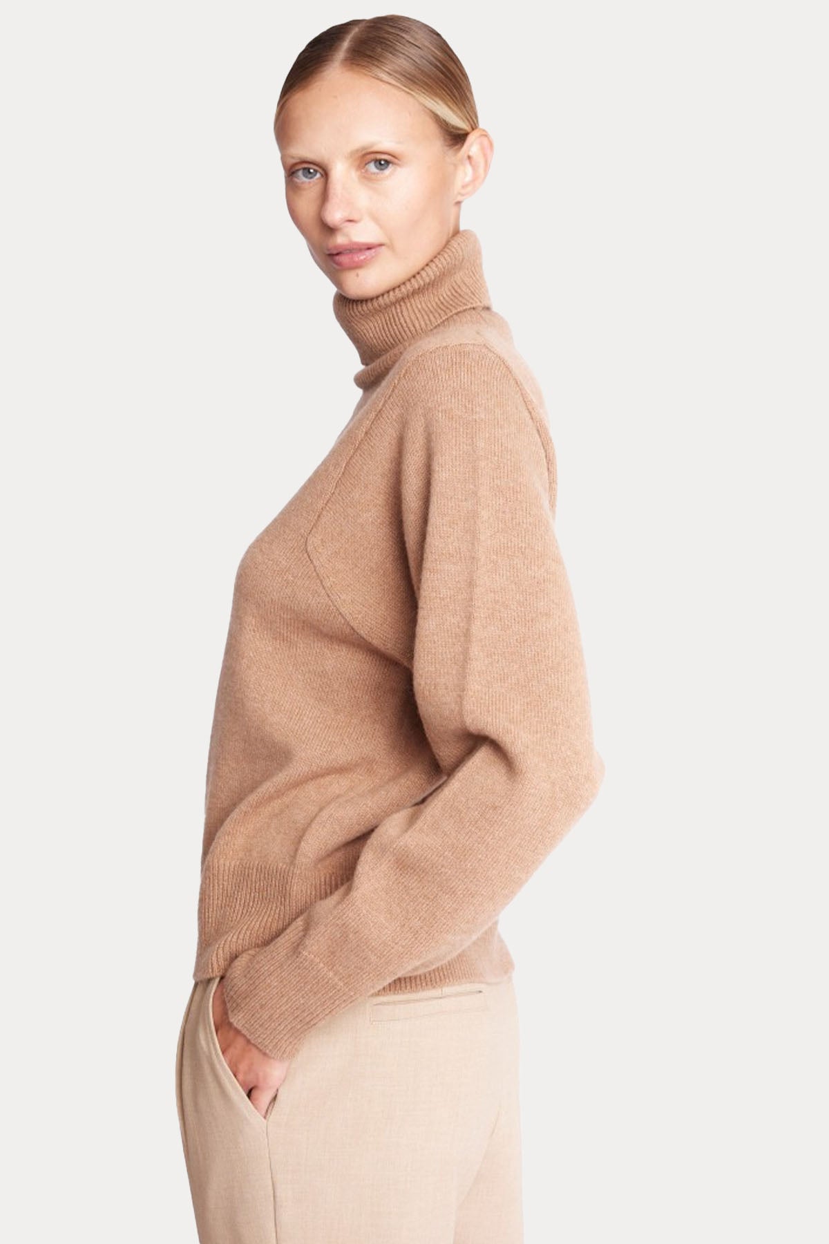 Berenice Axea Sırtta Kanat Desenli Balıkçı Yaka Kaşmirli Örgü Yün Triko-Libas Trendy Fashion Store