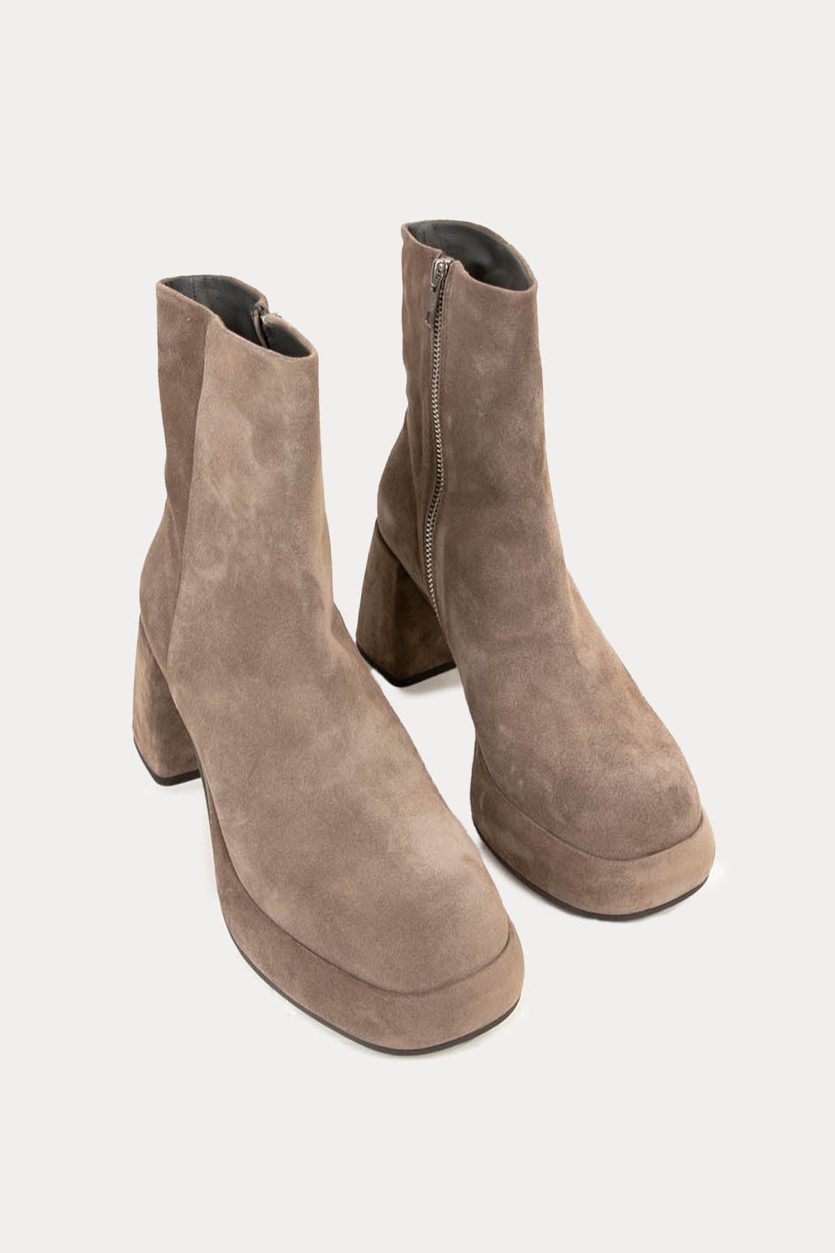 Fruit Platform Tabanlı Küt Burun Süet Bot