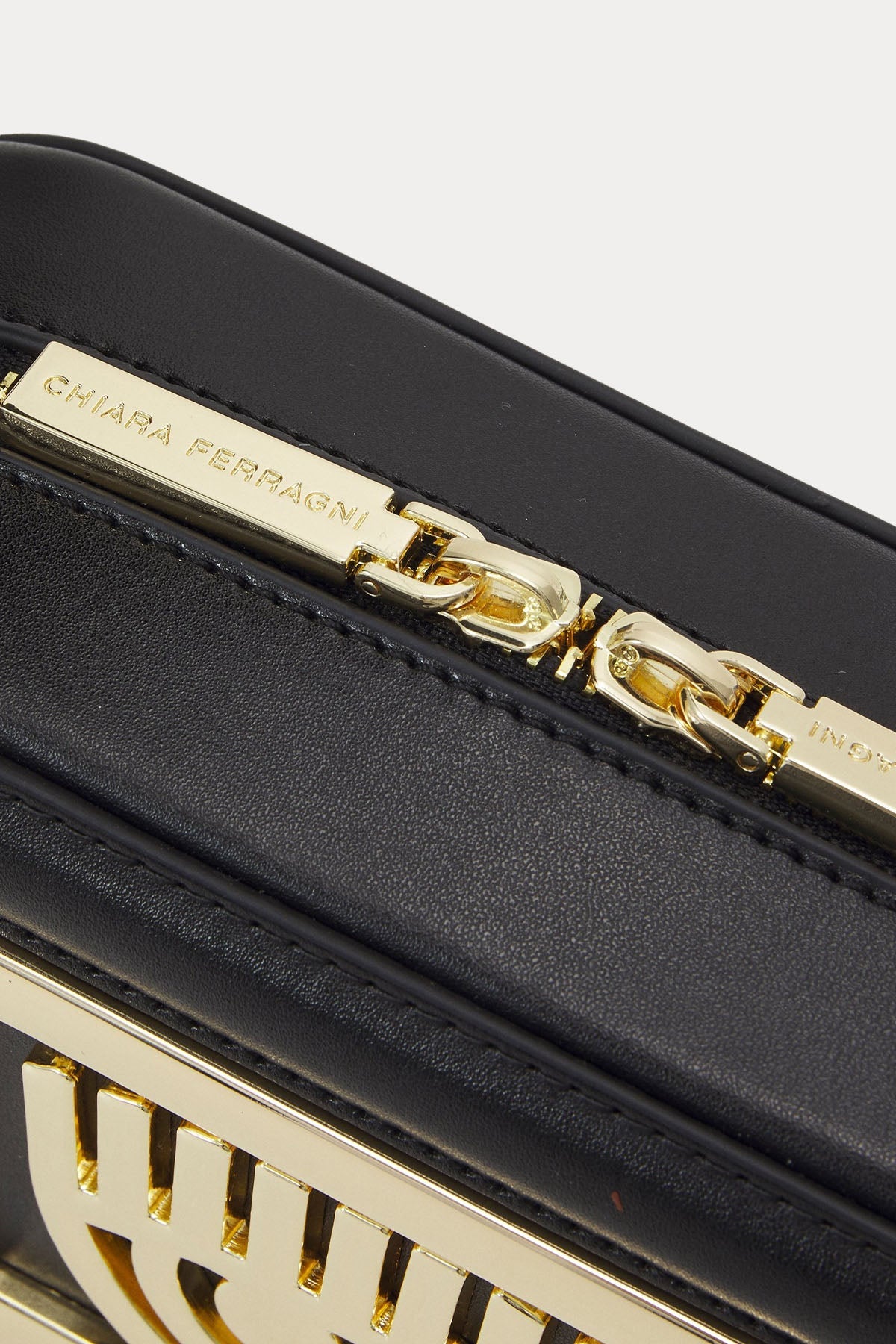 Chiara Ferragni Göz Logolu Omuz Çantası