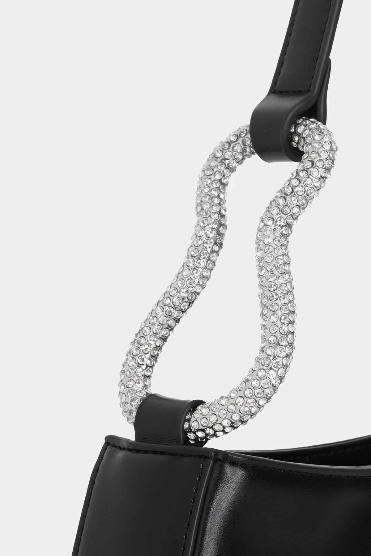 Chiara Ferragni Taş Aksesuarlı Omuz Çantası