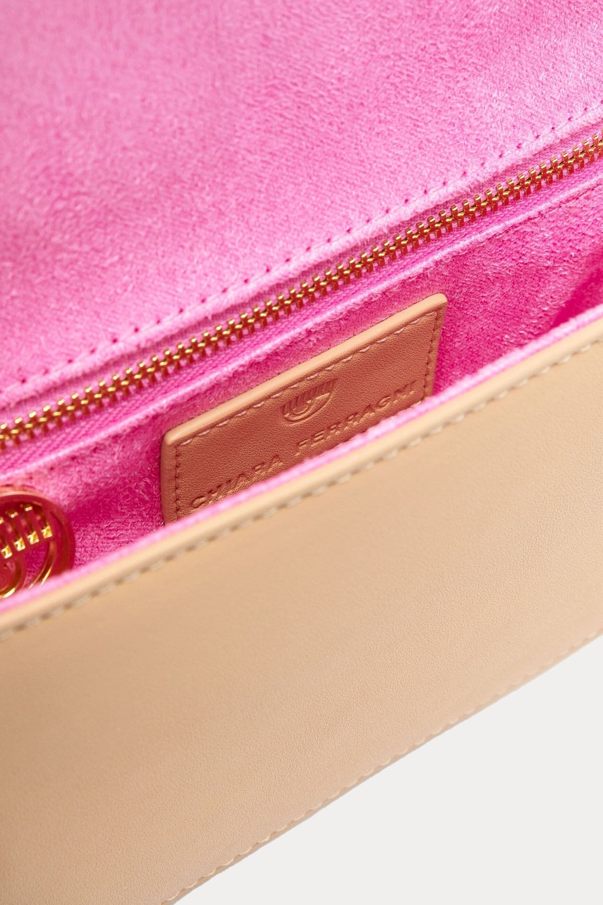 Chiara Ferragni Göz Logolu Zincir Askılı Omuz Çantası