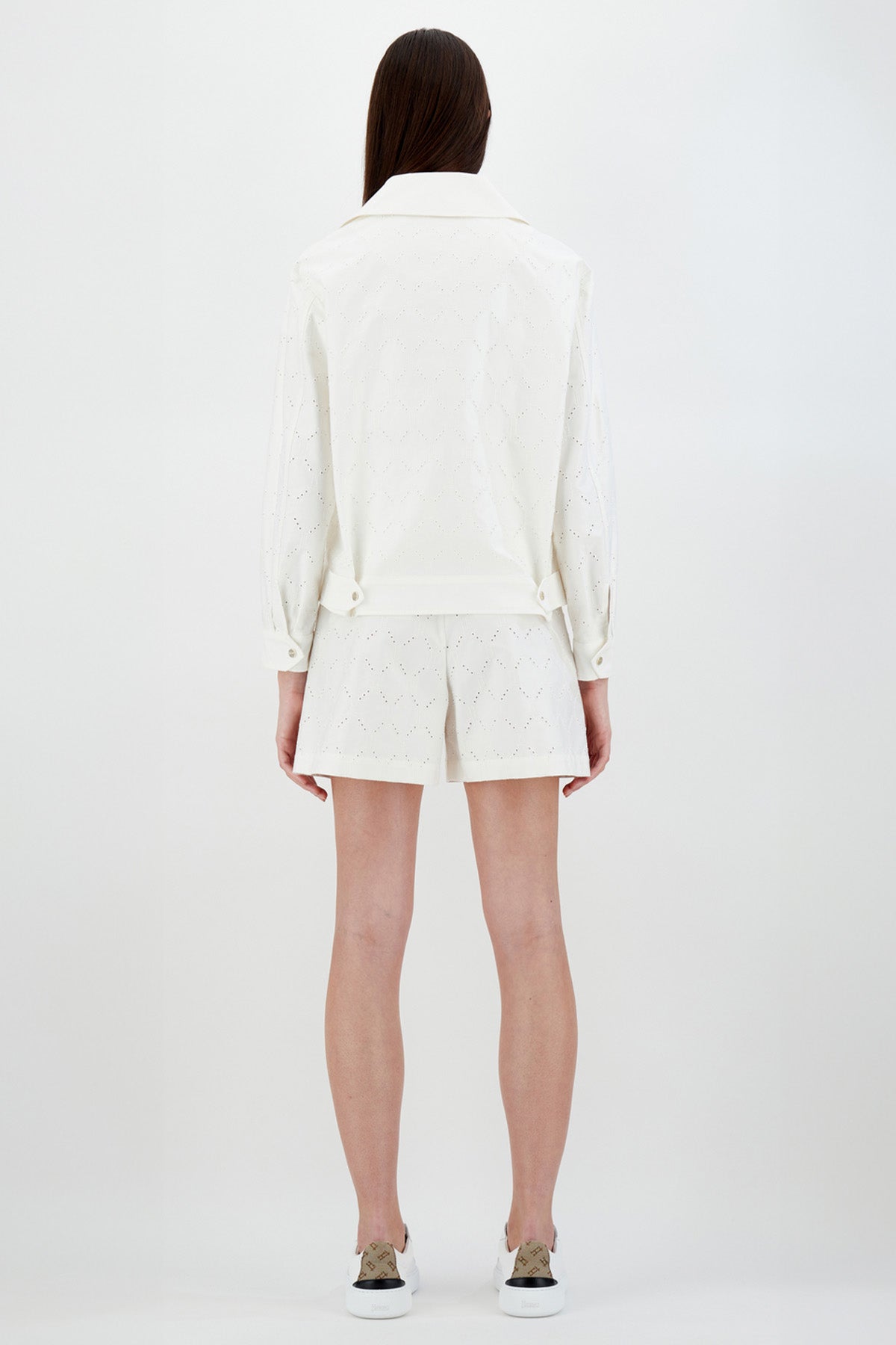 Herno Çapraz Fermuarlı Lazer Kesim Nakış Detaylı Ceket