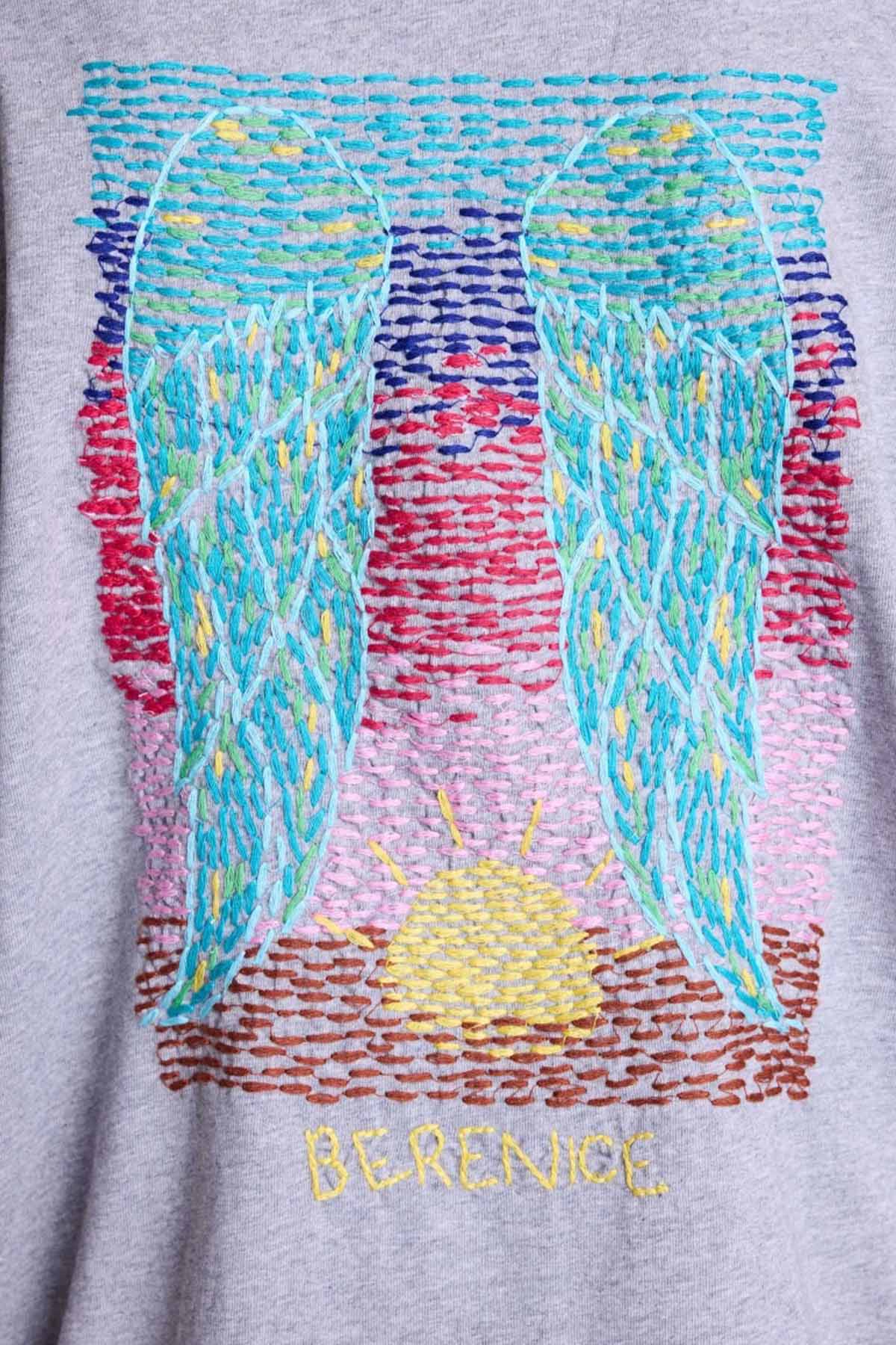 Berenice Erza Renkli Nakış Kanat Desenli Geniş Kesim T-shirt