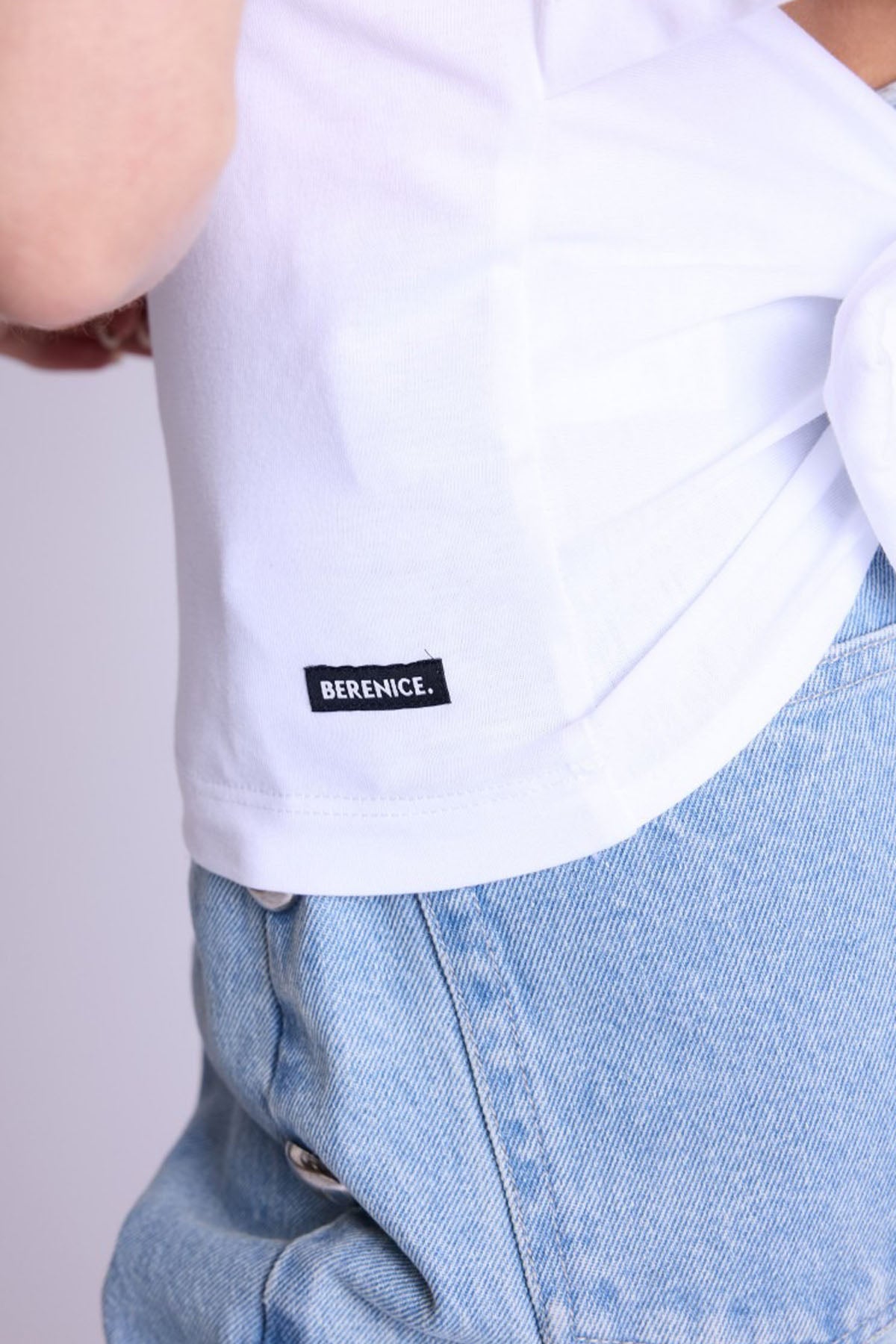 Berenice Eunoe Sırtta Kurdele Detaylı Yuvarlak Yaka T-shirt