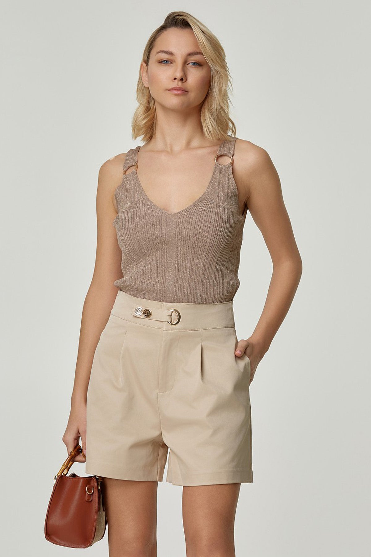 Lynne Geniş V Yaka Askılı Triko Bluz