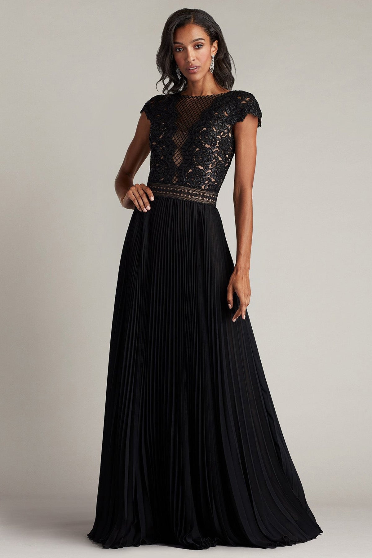 Tadashi Shoji Dantel Nakışlı Pileli Maxi Abiye Elbise