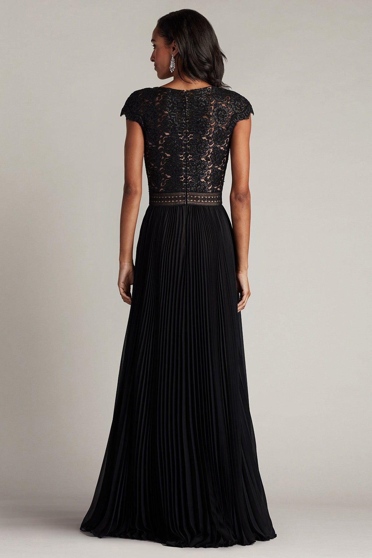 Tadashi Shoji Dantel Nakışlı Pileli Maxi Abiye Elbise