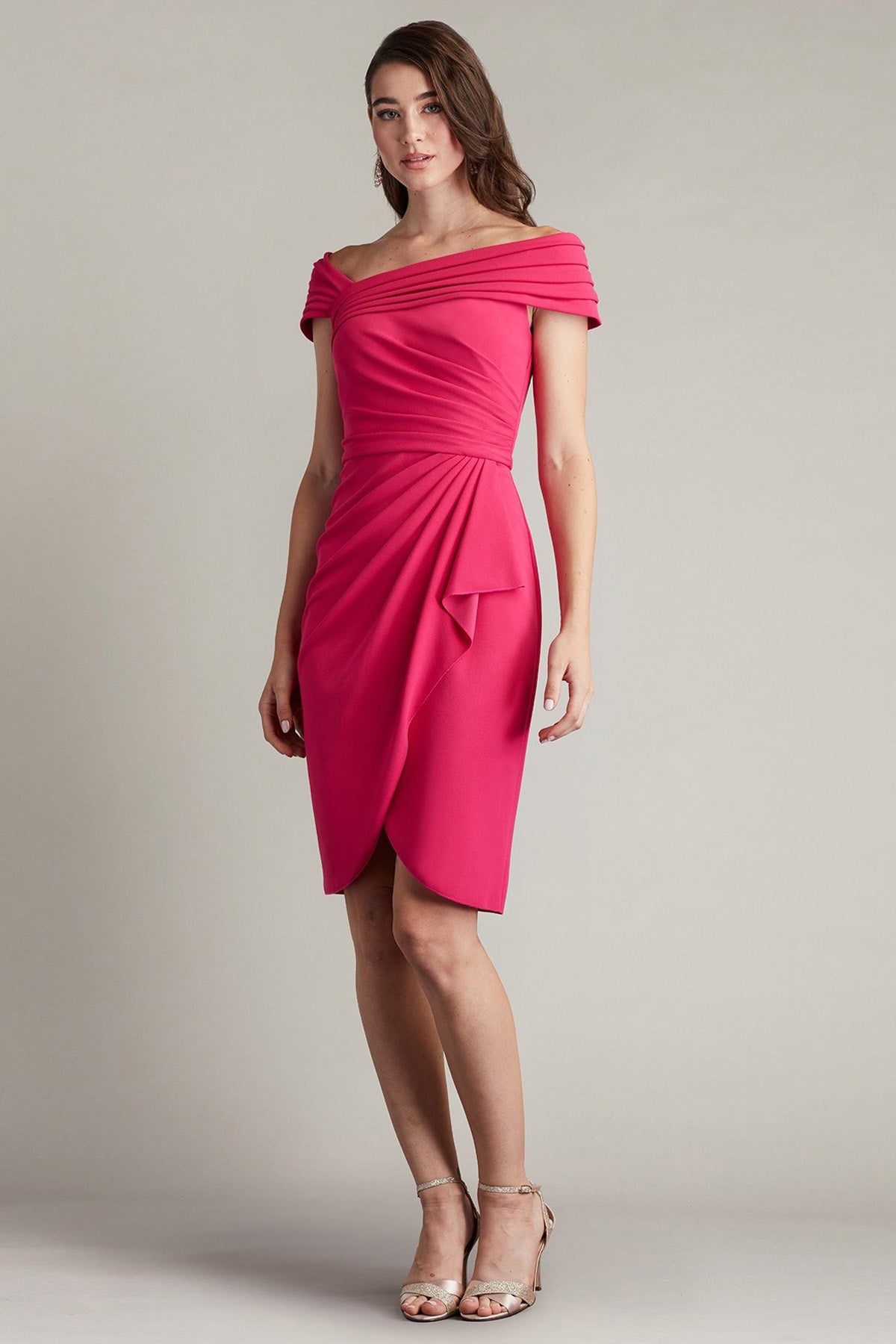 Tadashi Shoji Drapeli Yaka Belden Büzgülü Dizüstü Abiye Elbise