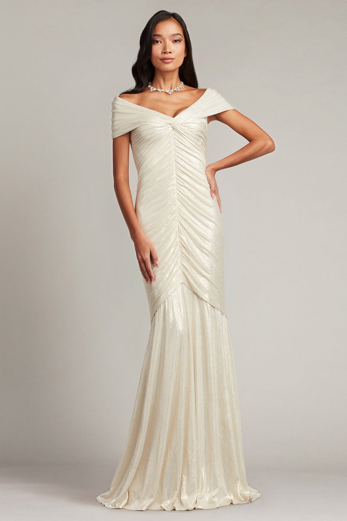 Tadashi Shoji Straplez Yaka Pileli Maxi Abiye Elbise