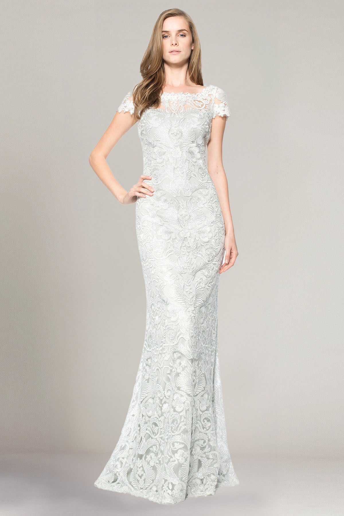 Tadashi Shoji Dantel Nakış Detaylı Maxi Abiye Elbise