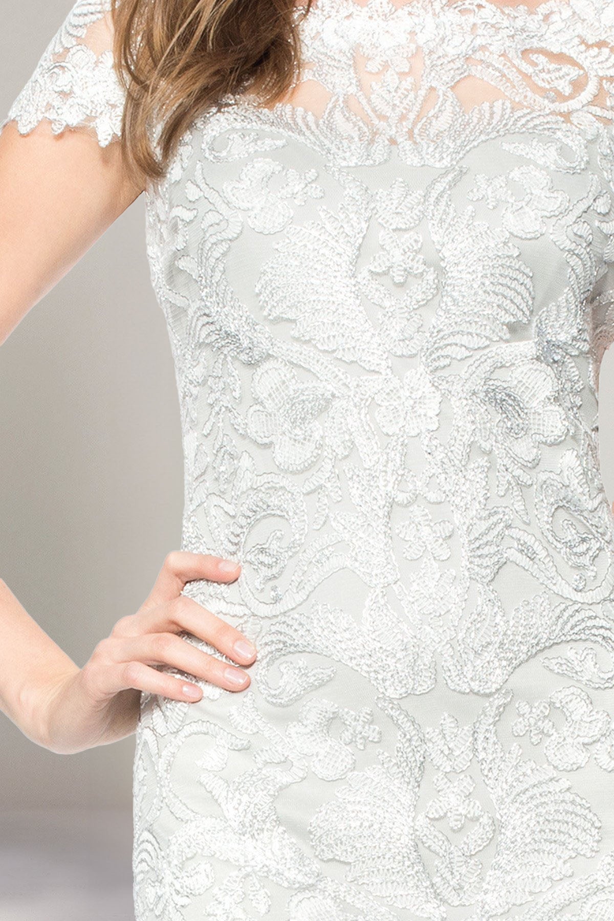 Tadashi Shoji Dantel Nakış Detaylı Maxi Abiye Elbise