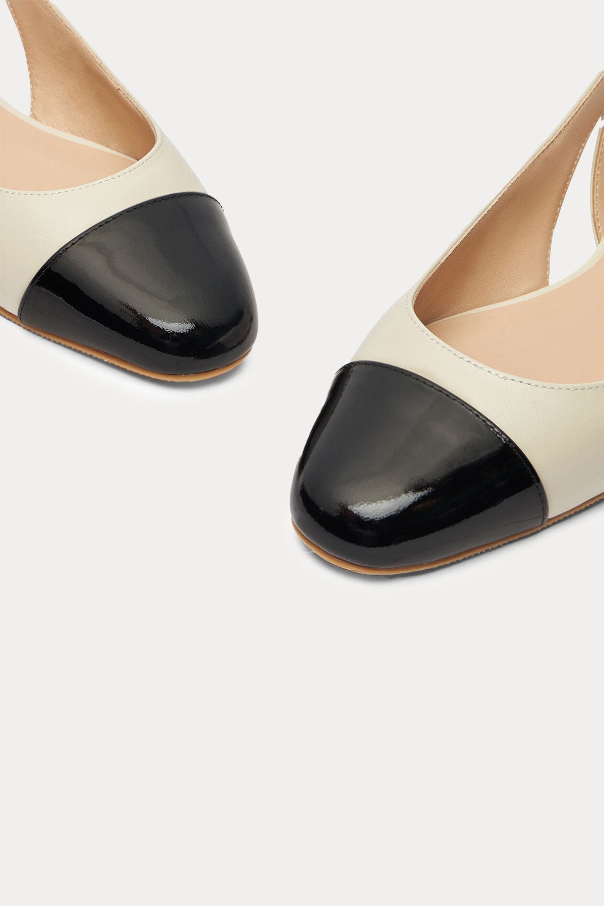 Stuart Weitzman Lastik Bantlı Deri Babet