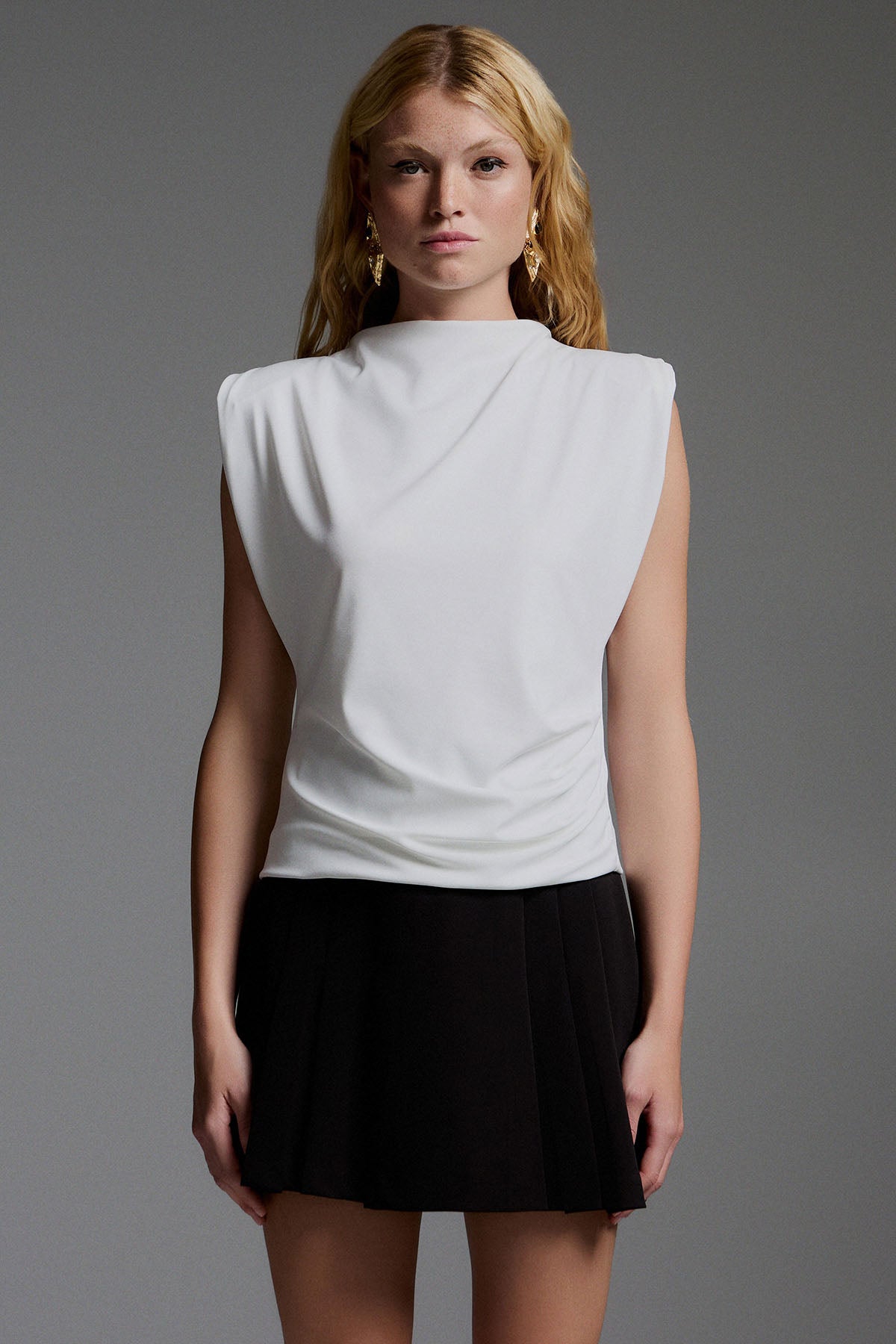 Bsb Yuvarlak Yaka Omzu Vatkalı Bluz