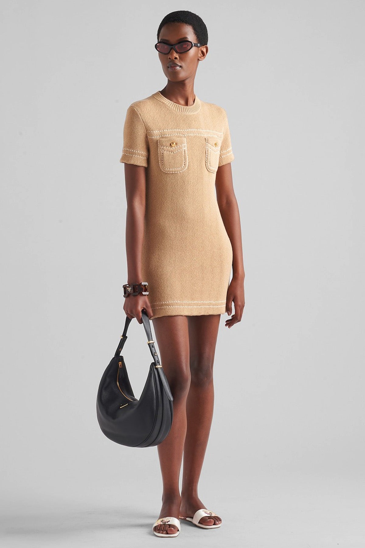 Prada Logolu Medium Deri Çanta