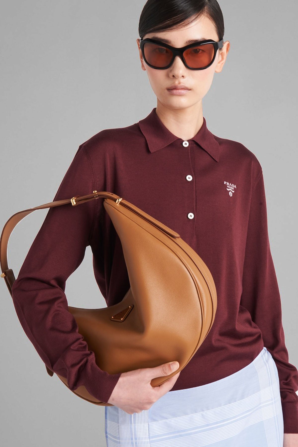 Prada Logolu Deri Medium Omuz Çantası