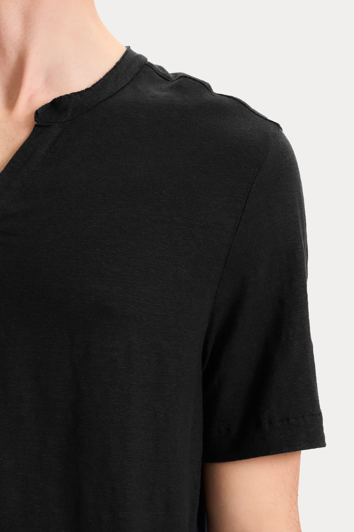 Majestic Relaxed Fit Hakim V Yaka Streç Keten T-shirt