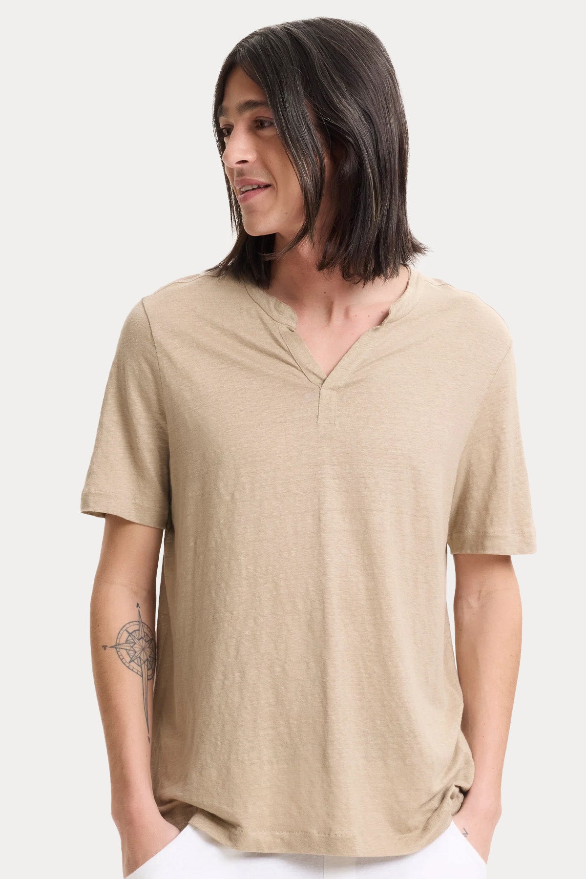 Majestic Relaxed Fit Hakim V Yaka Streç Keten T-shirt