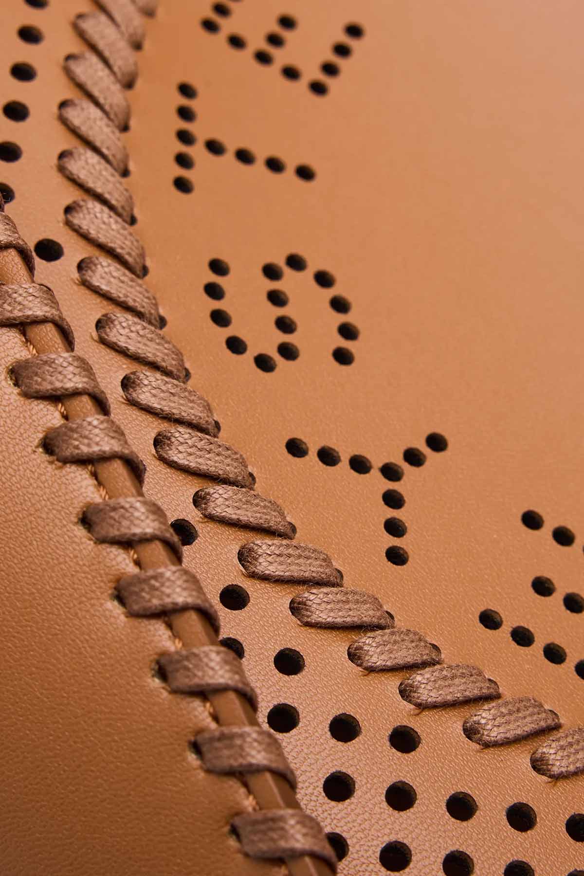 Stella Mccartney Crossbody Lazer Kesim Delikli Omuz Çantası