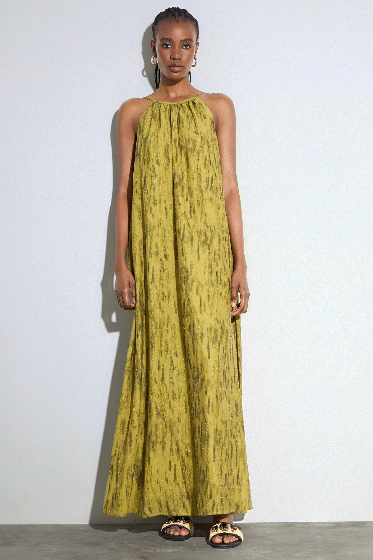 Bsb Boyundan Bağlamalı Pileli Desenli Maxi Elbise