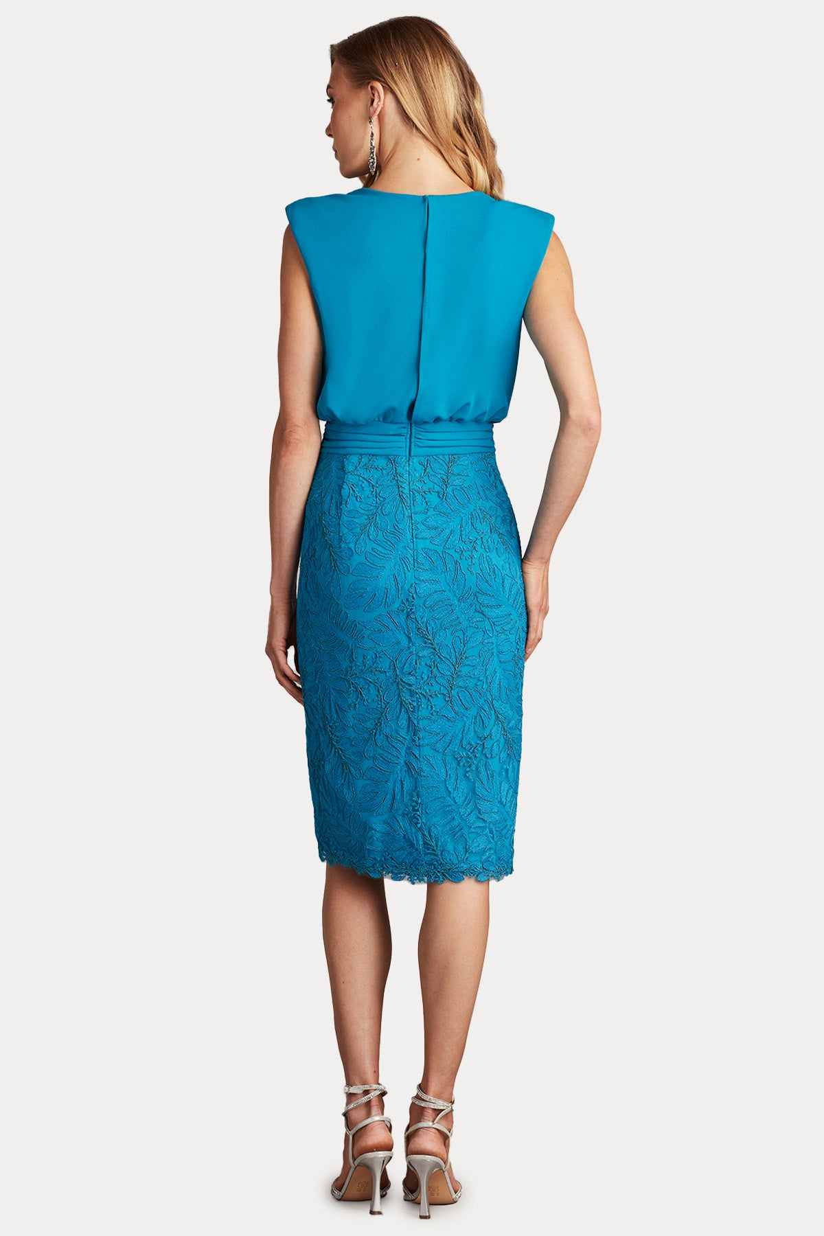 Tadashi Shoji Dantel Nakışlı Dizüstü Abiye Elbise