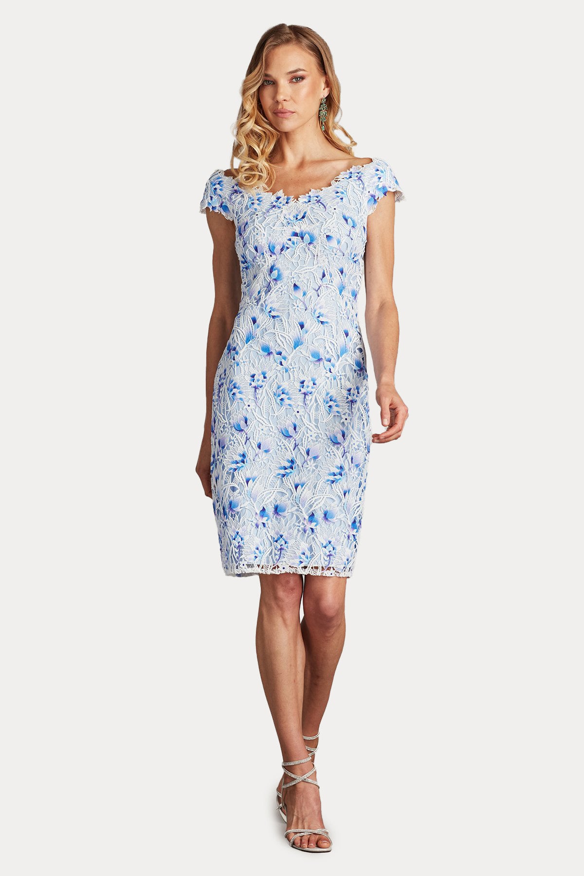 Tadashi Shoji Dantel Nakışlı Dizüstü Abiye Elbise