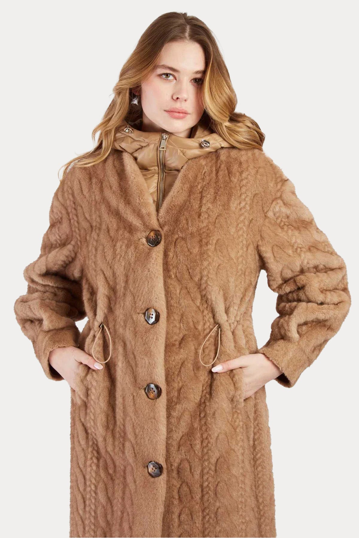 Rene Derhy Demonte İç Parçalı Saç Örgü Kapüşonlu Manto