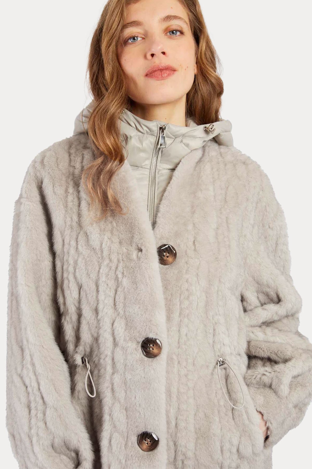 Rene Derhy Demonte İç Parçalı Saç Örgü Kapüşonlu Manto