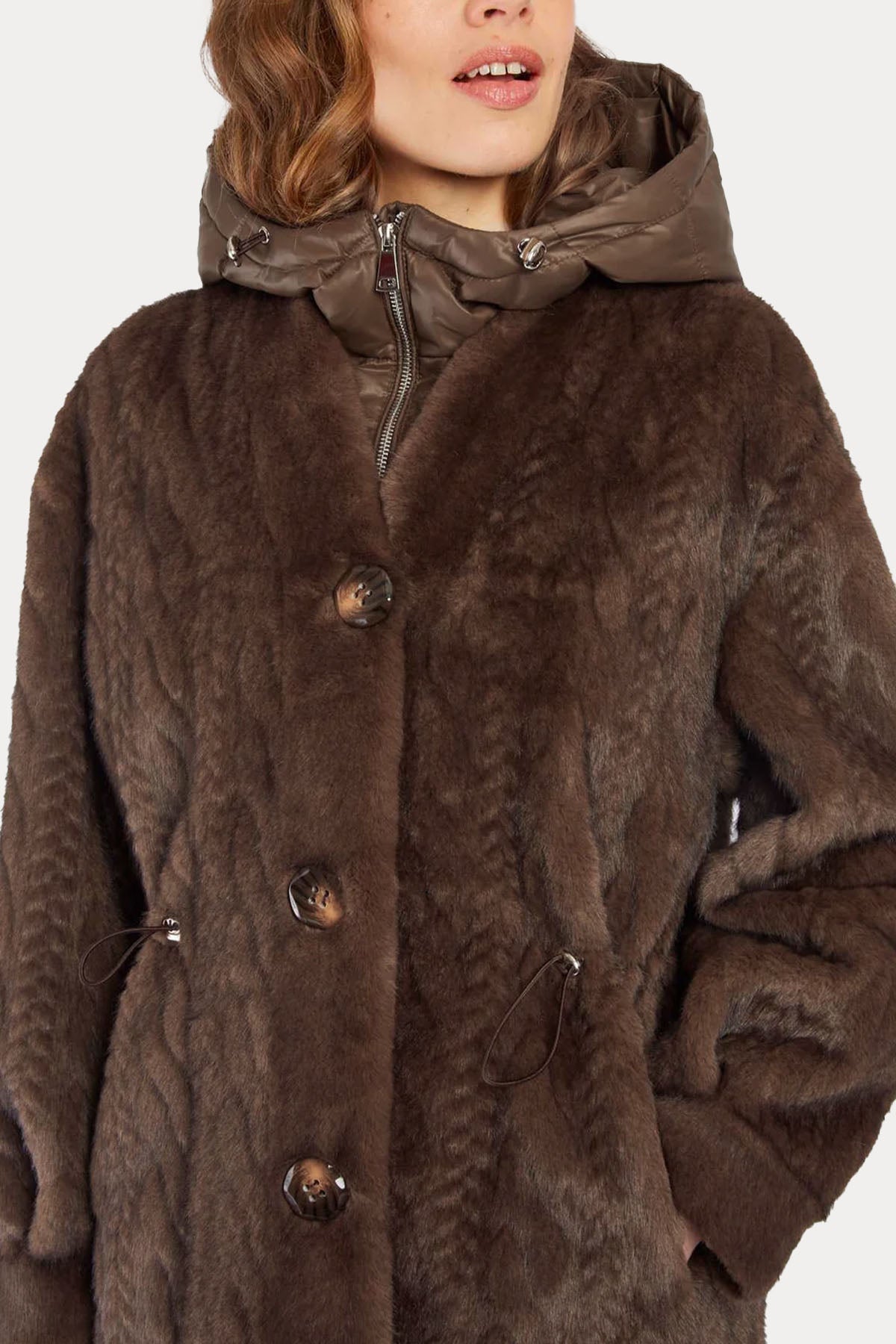 Rene Derhy Demonte İç Parçalı Saç Örgü Kapüşonlu Manto