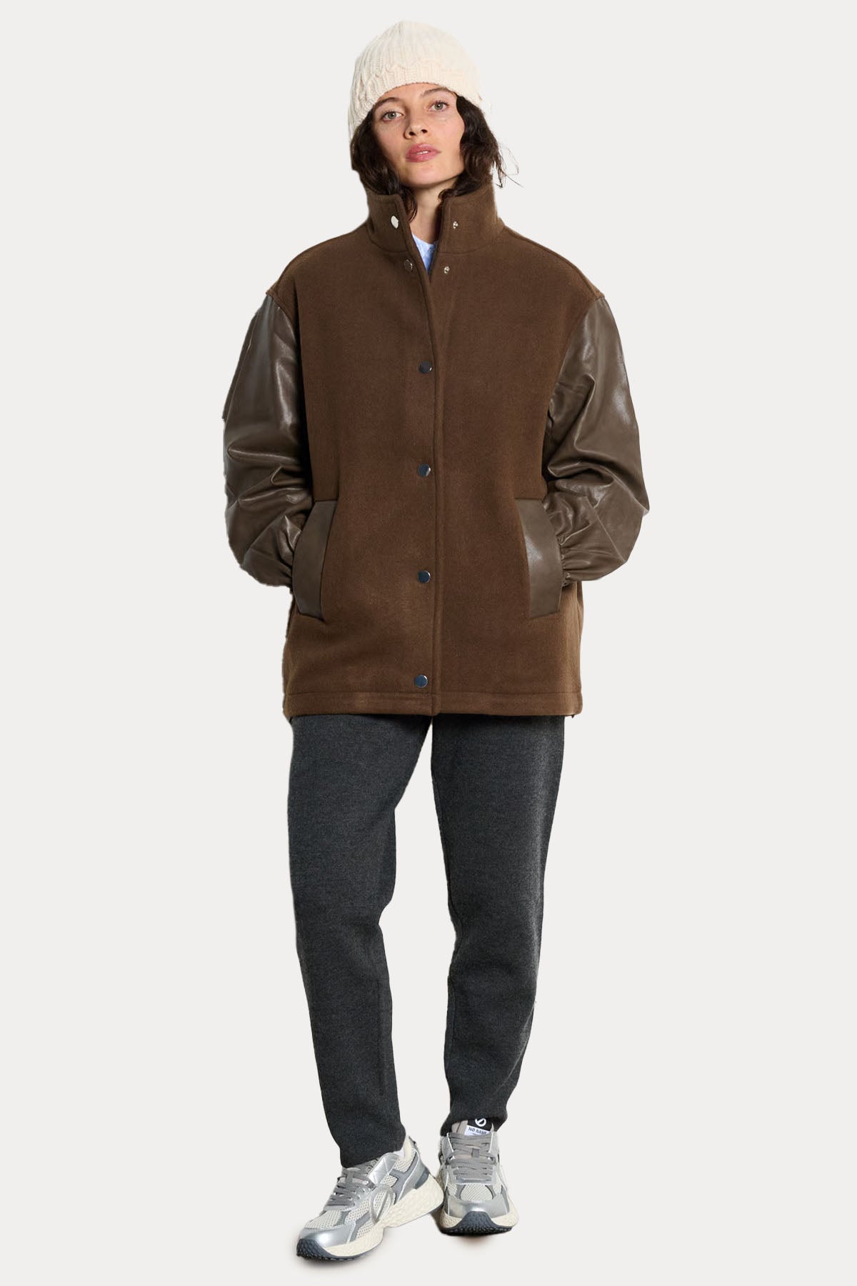 Berenice Comfort Fit Dik Yaka Deri Detaylı Yün Kaban