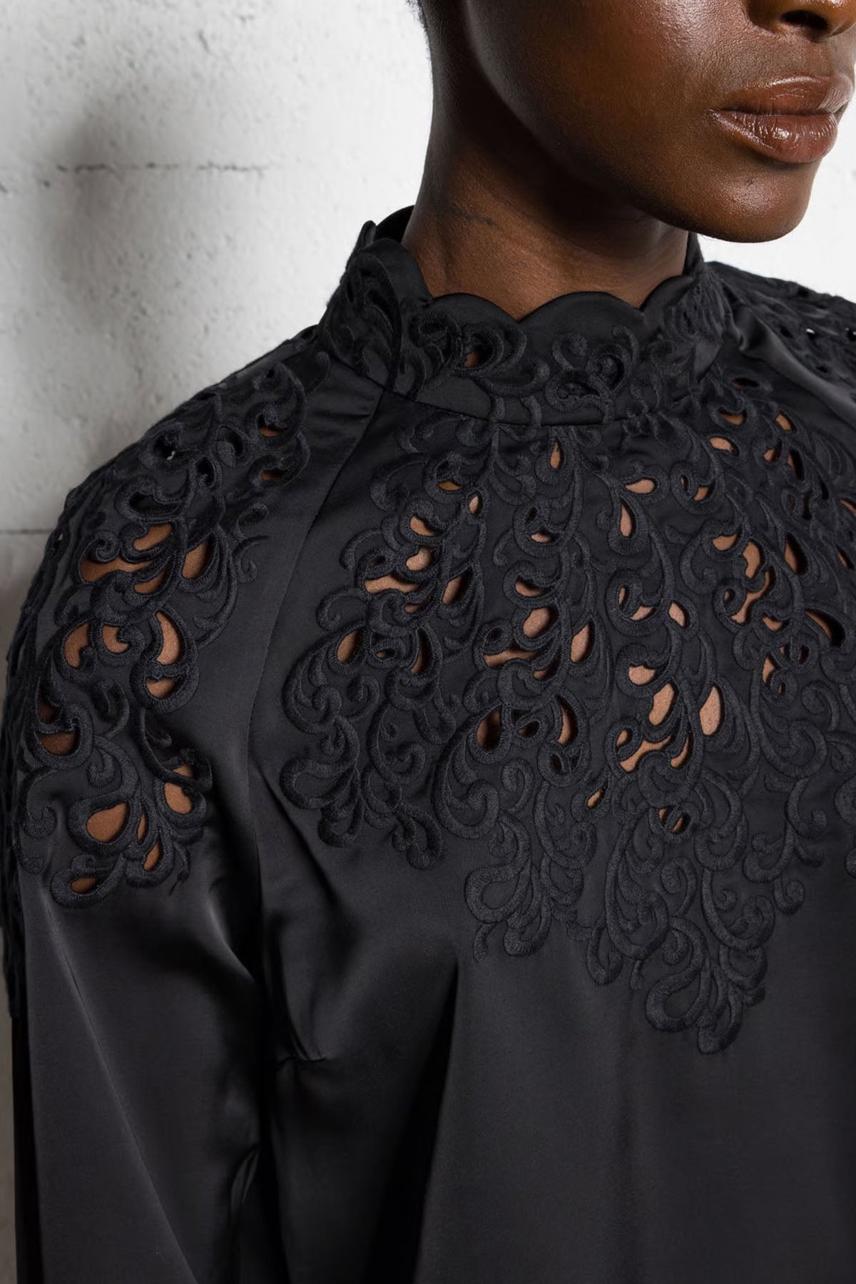 Berenice Ceva Regular Fit Dik Yaka Saten Bluz