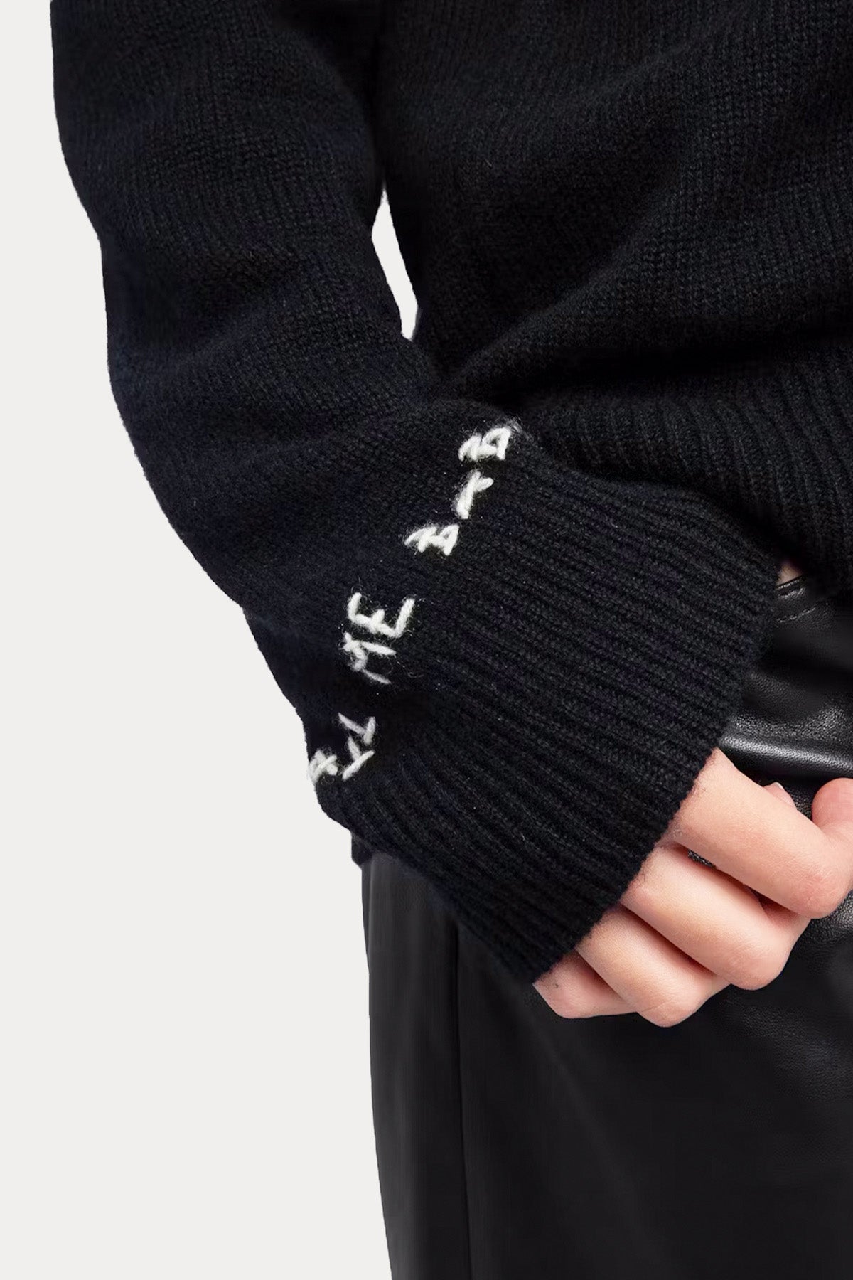 Zadig & Voltaire Comfort Fit V Yaka İnce Örgü Nakış Logolu Kaşmir Triko