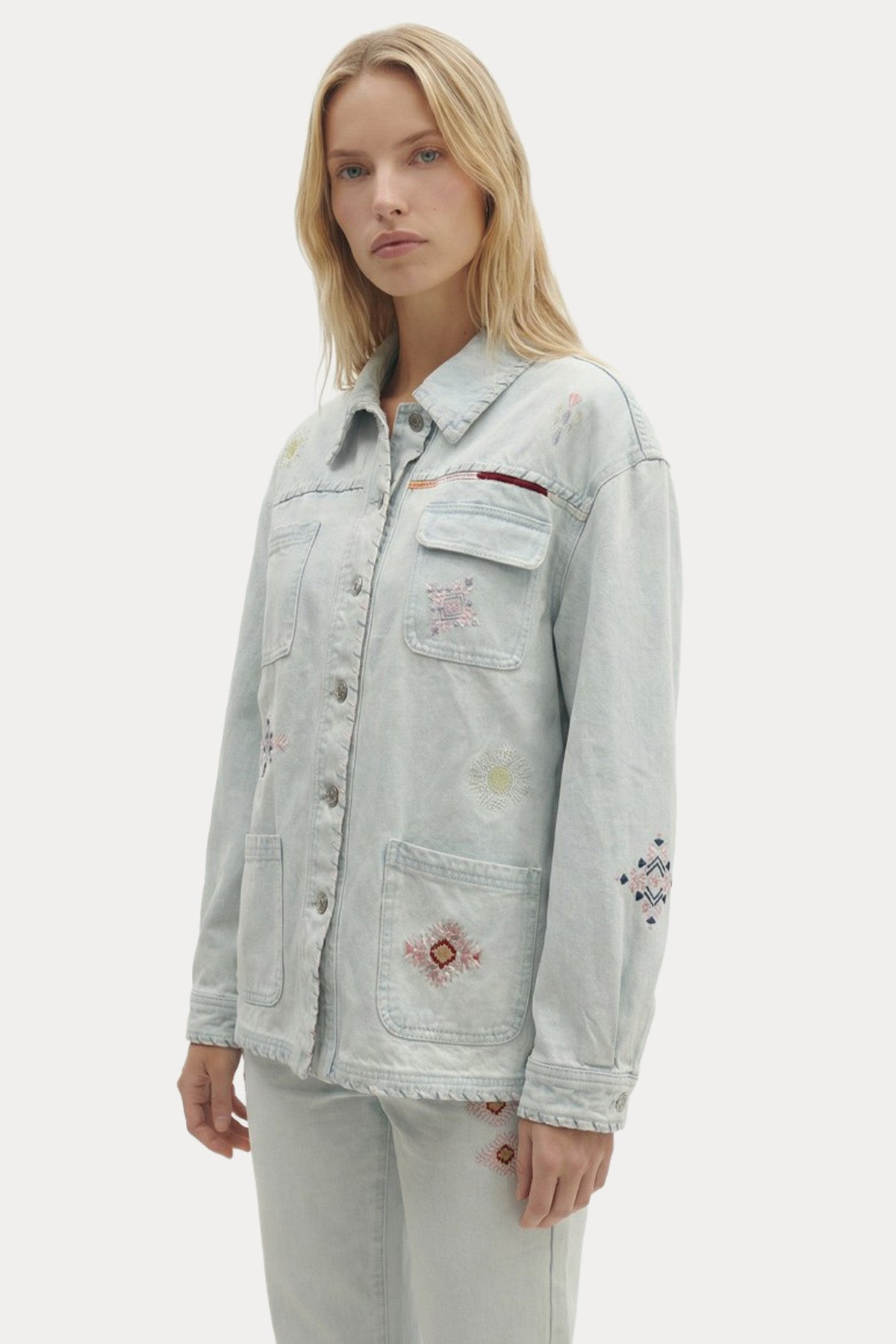 Berenice Geniş Kesim Nakış Desenli Yıkamalı Denim Ceket