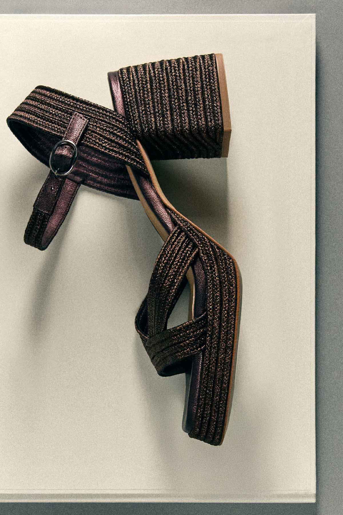 Castaner Vallita Parlak Örgü Küt Burun Topuklu Sandalet