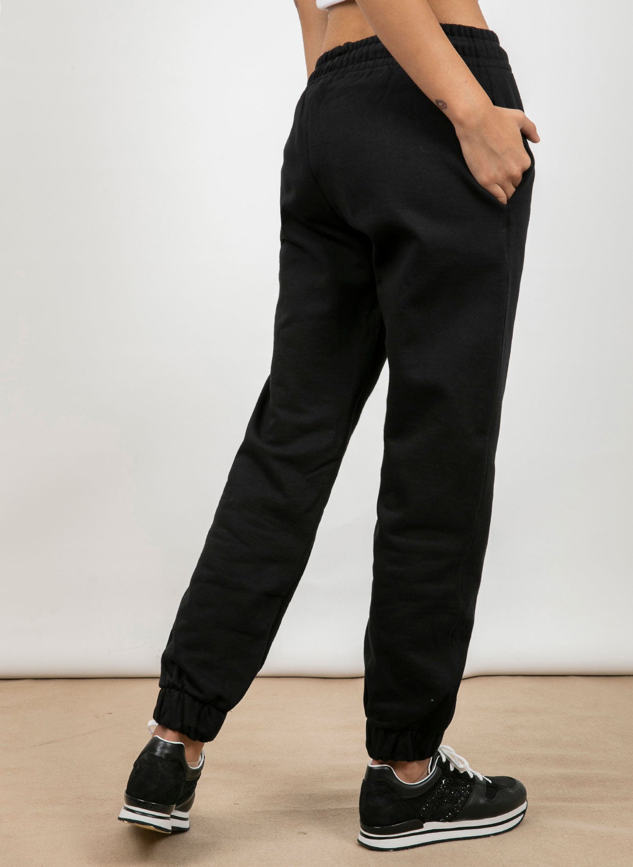 Chiara Ferragni Pantolon-Libas Trendy Fashion Store