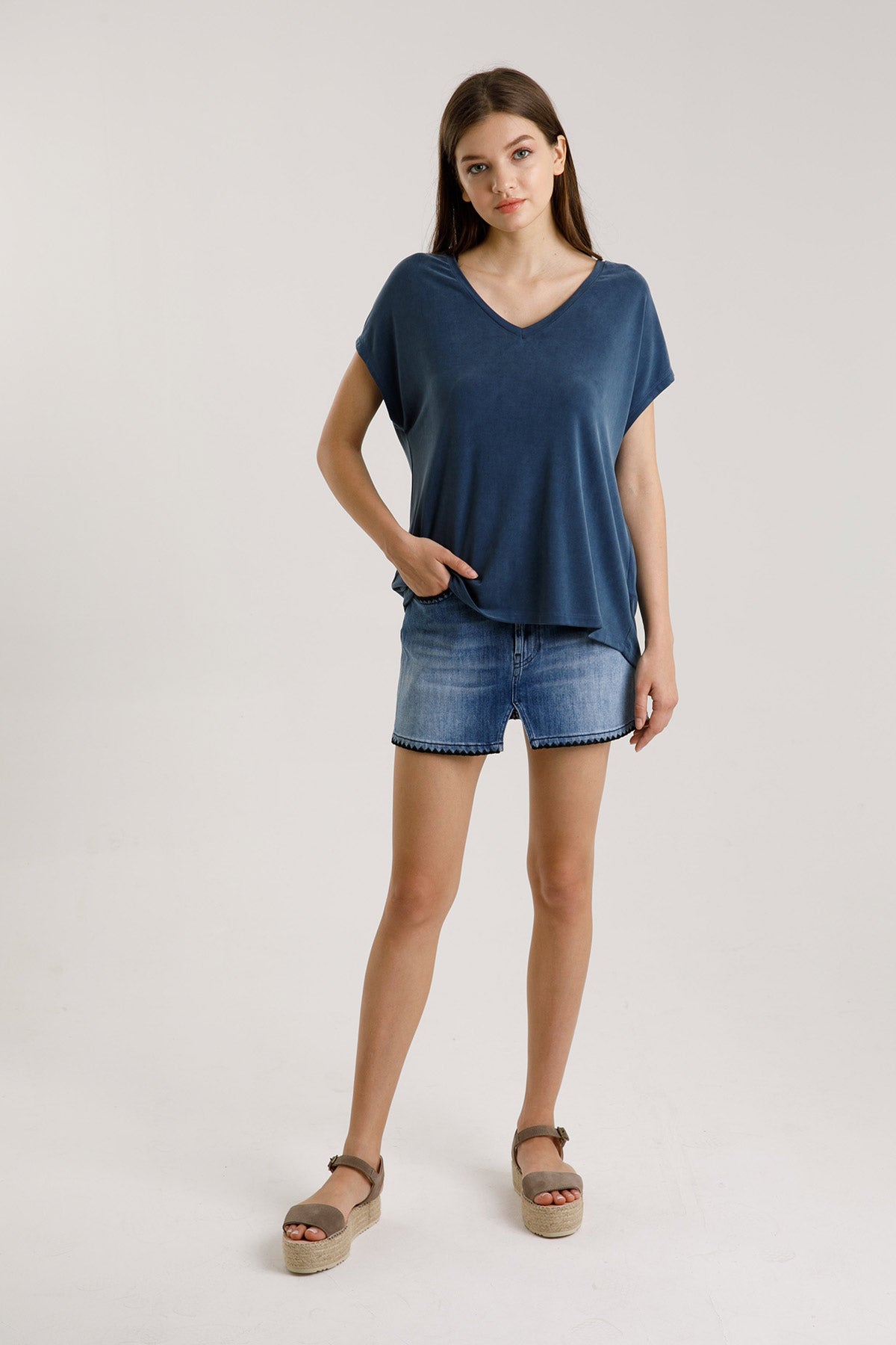 Majestic Geniş Kesim V Yaka T-shirt-Libas Trendy Fashion Store