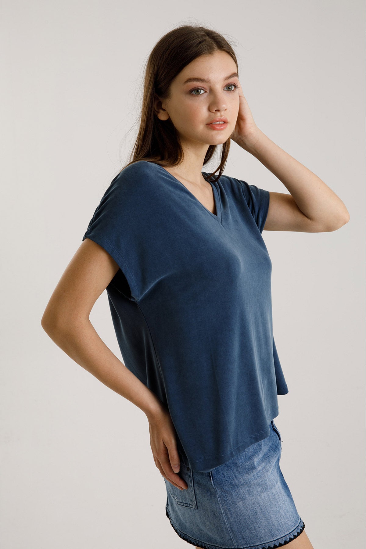 Majestic Geniş Kesim V Yaka T-shirt-Libas Trendy Fashion Store